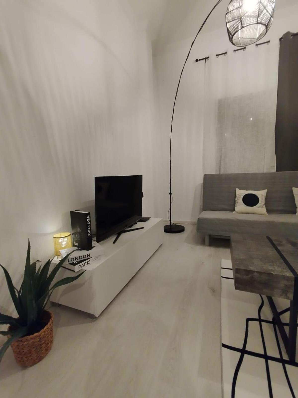 Black N' White Cozy Housegarden Alexandroupolis Exteriör bild