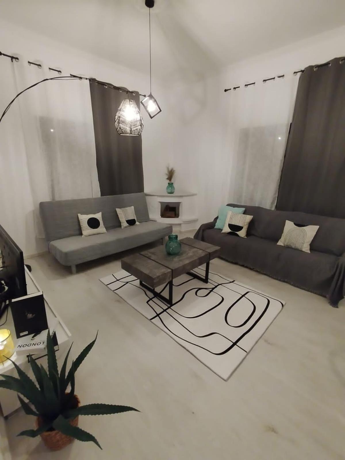 Black N' White Cozy Housegarden Alexandroupolis Exteriör bild