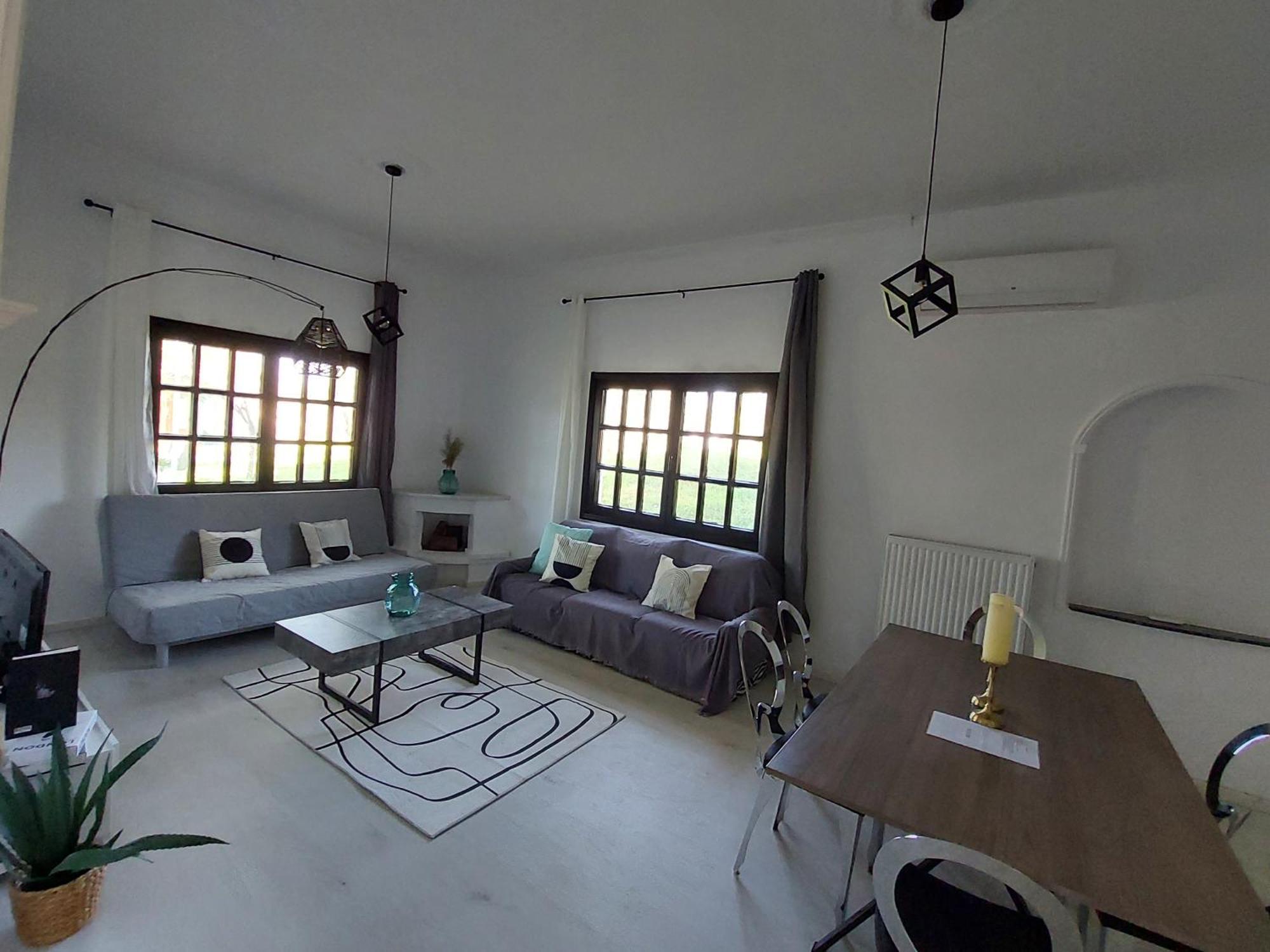 Black N' White Cozy Housegarden Alexandroupolis Exteriör bild